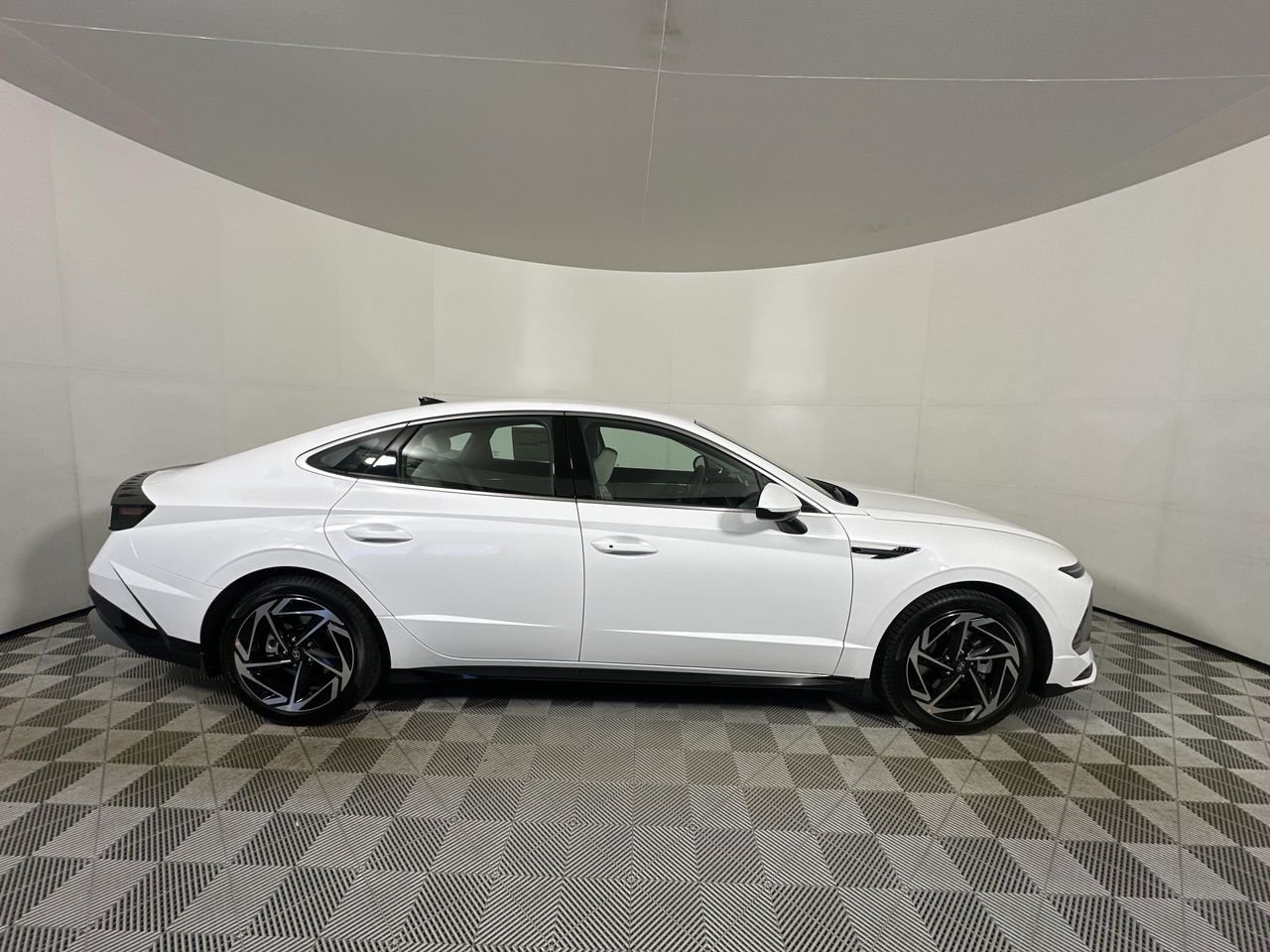 New 2026 Serenity White Hyundai SEL Sport image 8