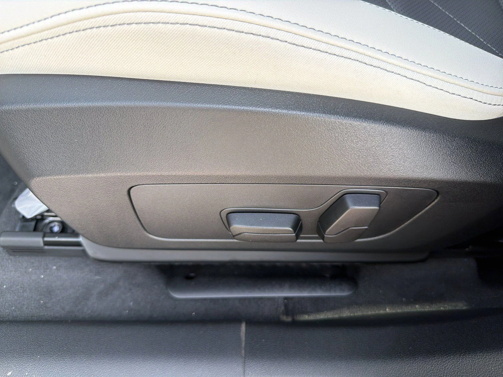 New 2026 Brooklyn Grey Metallic BMW xDrive28i image 24