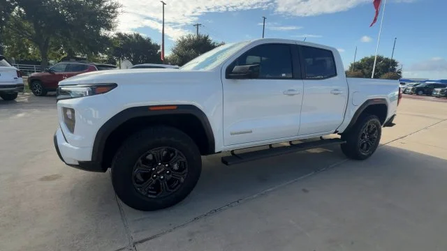 Used 2025 Summit White GMC Elevation image 4
