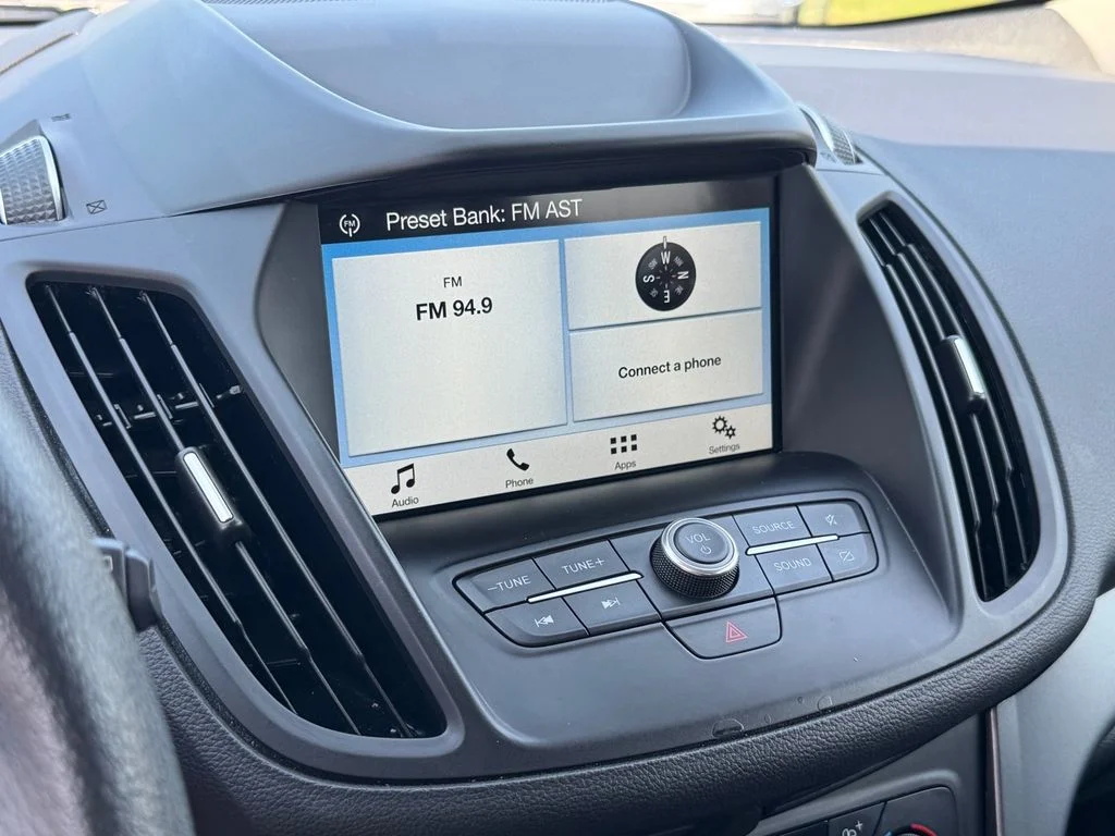 Used 2019 Red Ford SE image 25