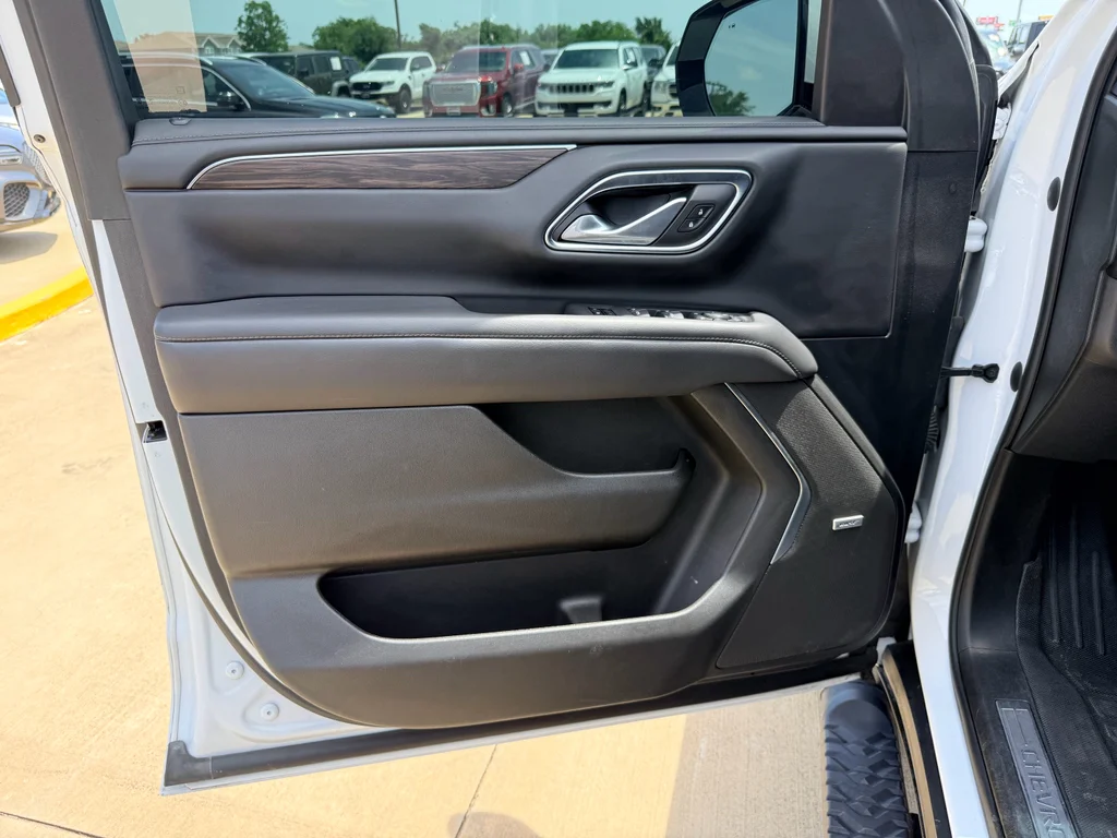 Used 2022 Summit White Chevrolet Z71 image 11