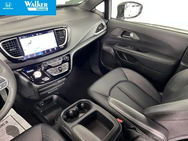 2025 Chrysler Pacifica Select - Photo 37
