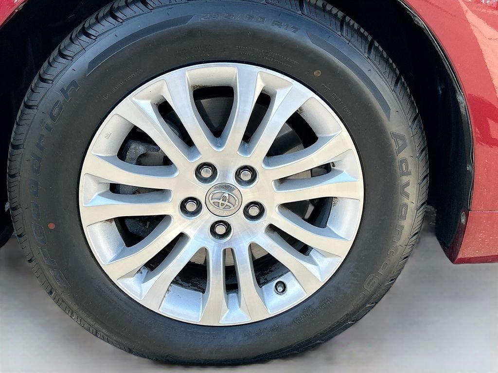 Used 2015 Salsa Red Pearl Toyota XLE image 33