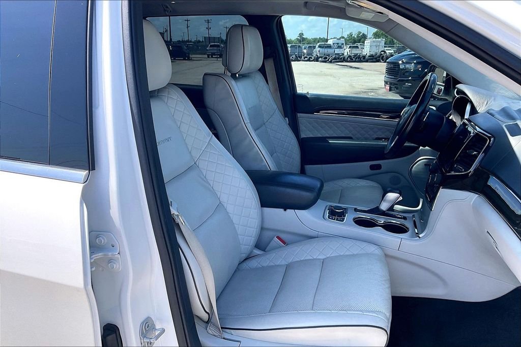 Certified Used 2019 Bright White Clearcoat Jeep Summit image 30