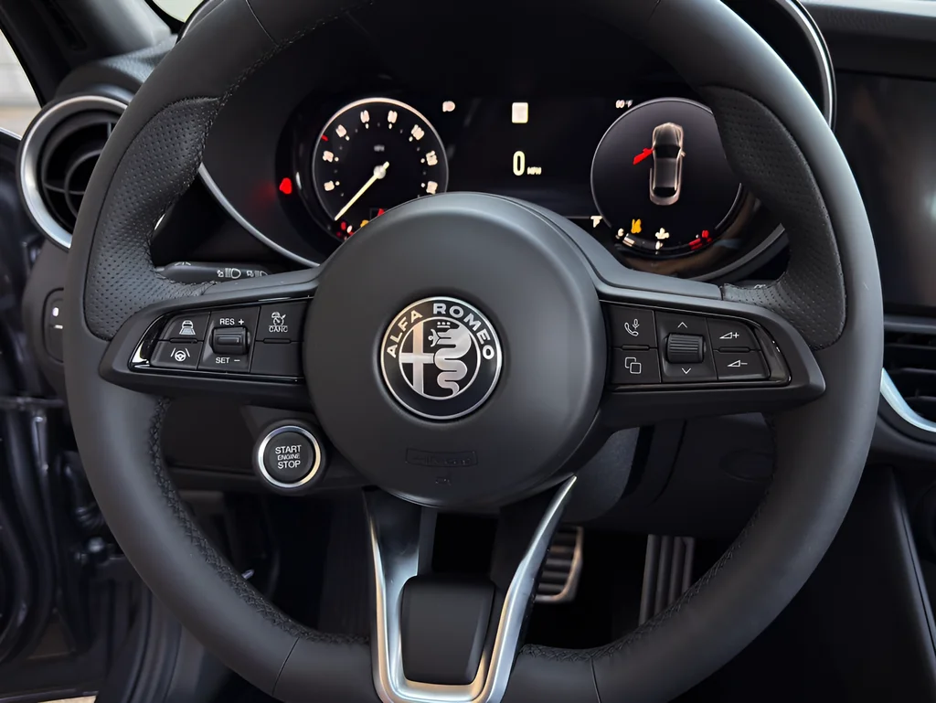 2026 Alfa Romeo Giulia Base - Photo 24