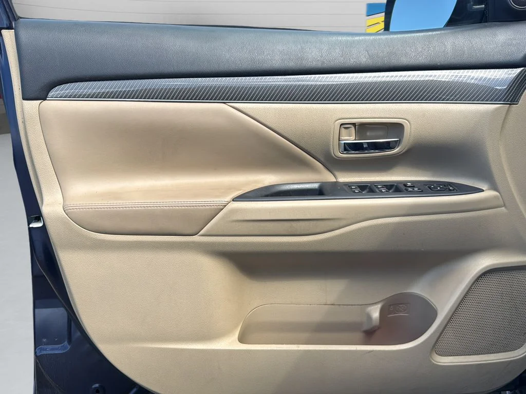 Used 2019  Mitsubishi SEL image 10