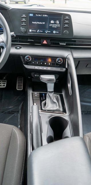 Used 2025 Gray Hyundai SEL Sport image 15