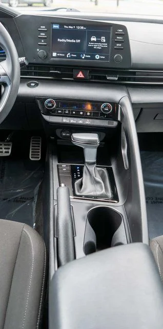 Used 2025 Gray Hyundai SEL Sport image 15