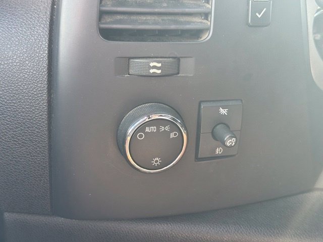 Used 2007 White Chevrolet LT image 36