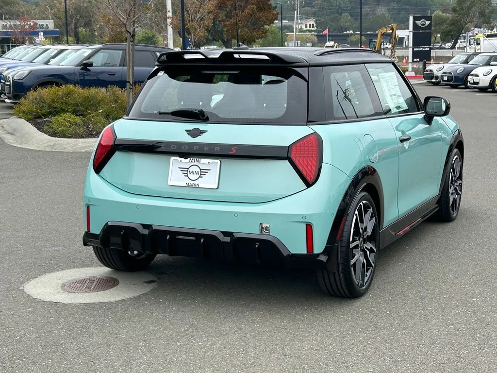 New 2026 Green MINI Iconic image 5
