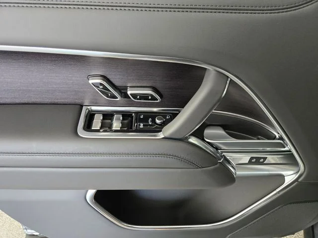 New 2026 Eiger Grey Land Rover SE image 20
