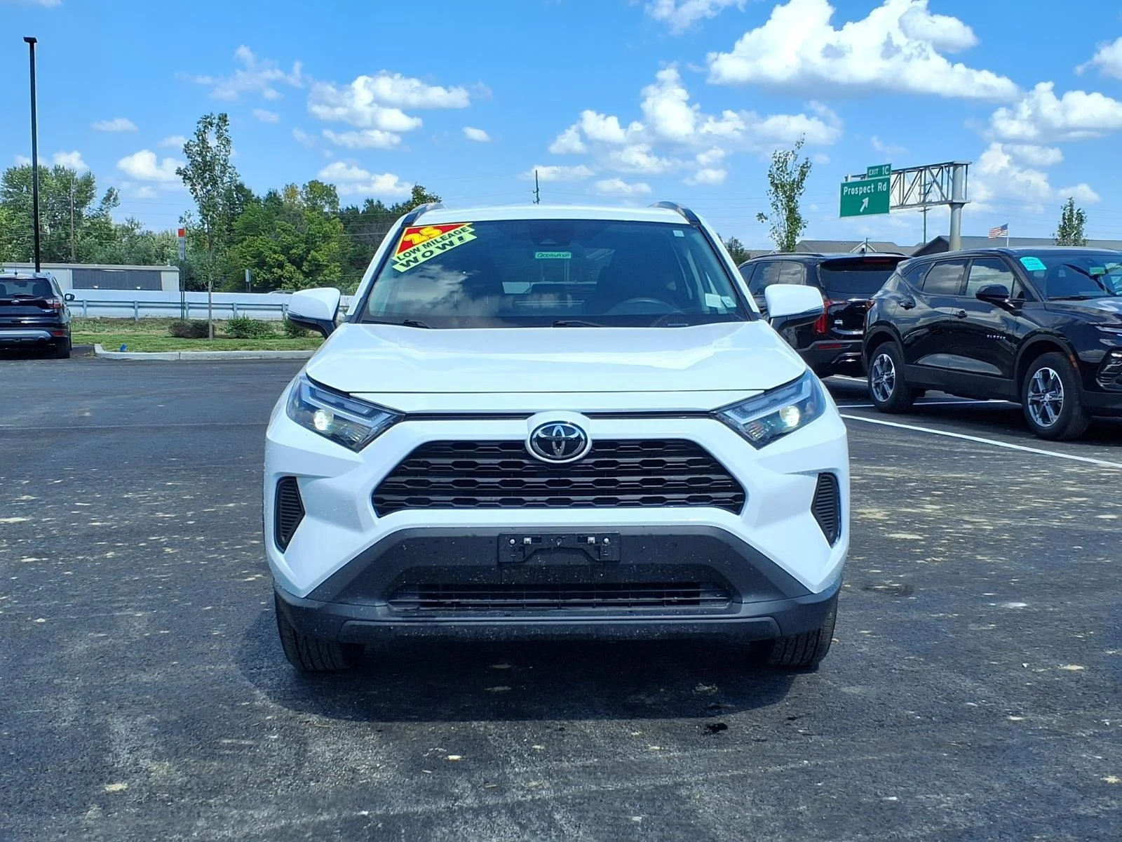 Used 2025 Ice Cap Toyota XLE image 27