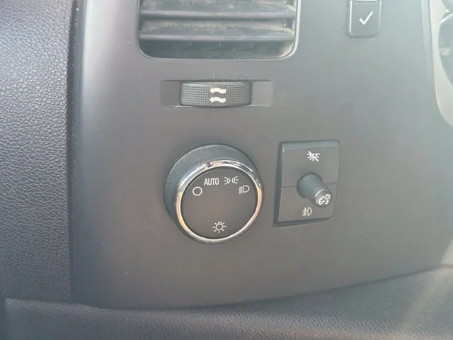 Used 2007 White Chevrolet LT image 36