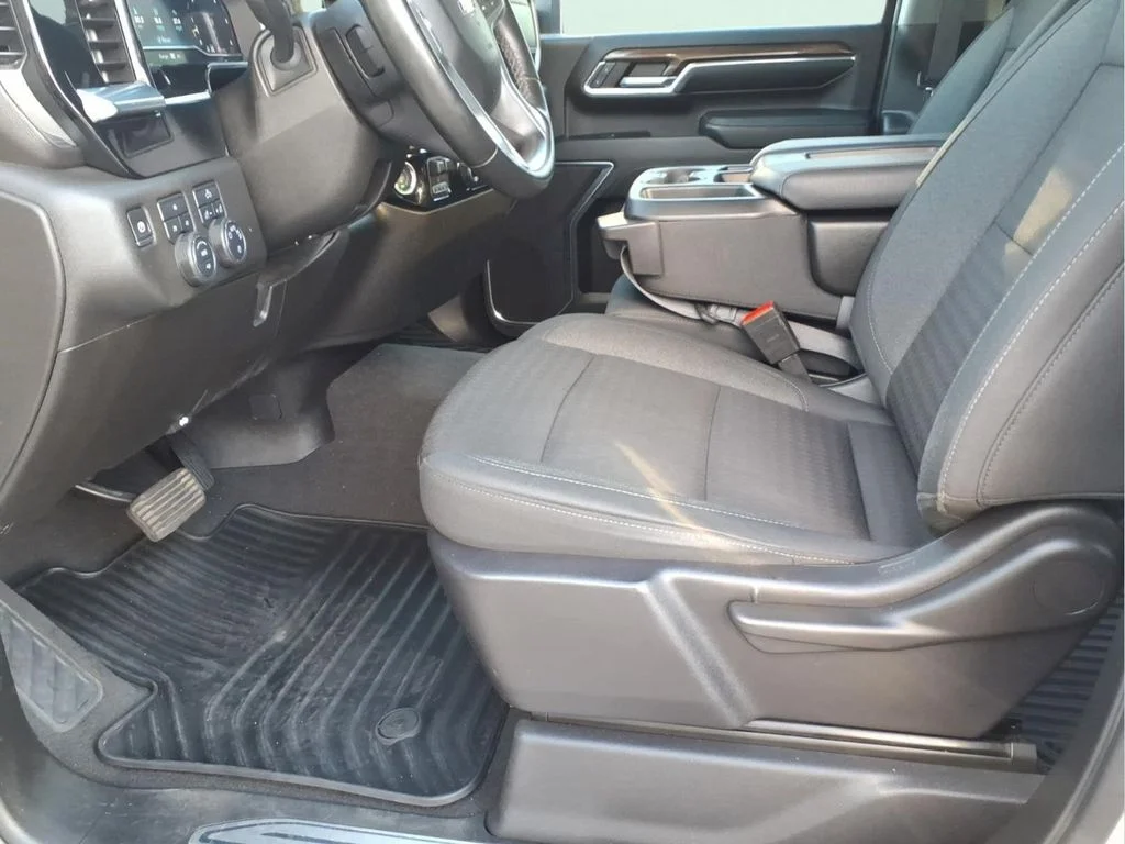 Used 2024 White Chevrolet LT image 18