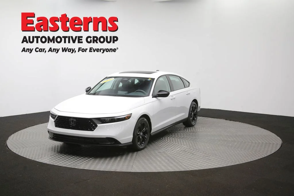 Used 2025 White Honda SE image 53