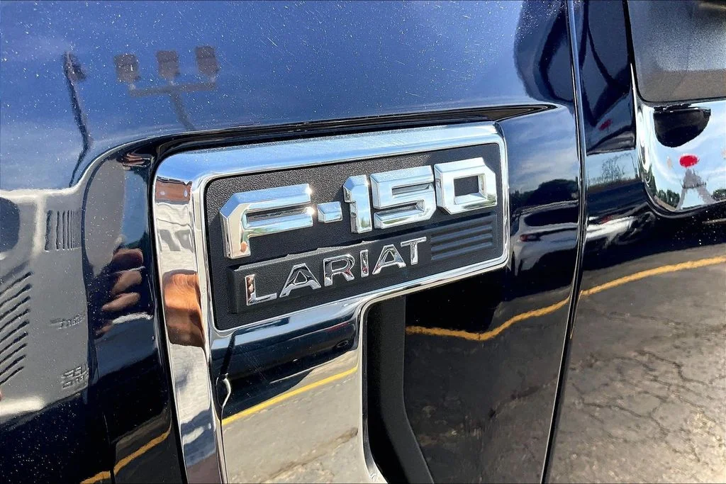 Used 2022 Blue Ford Lariat image 31
