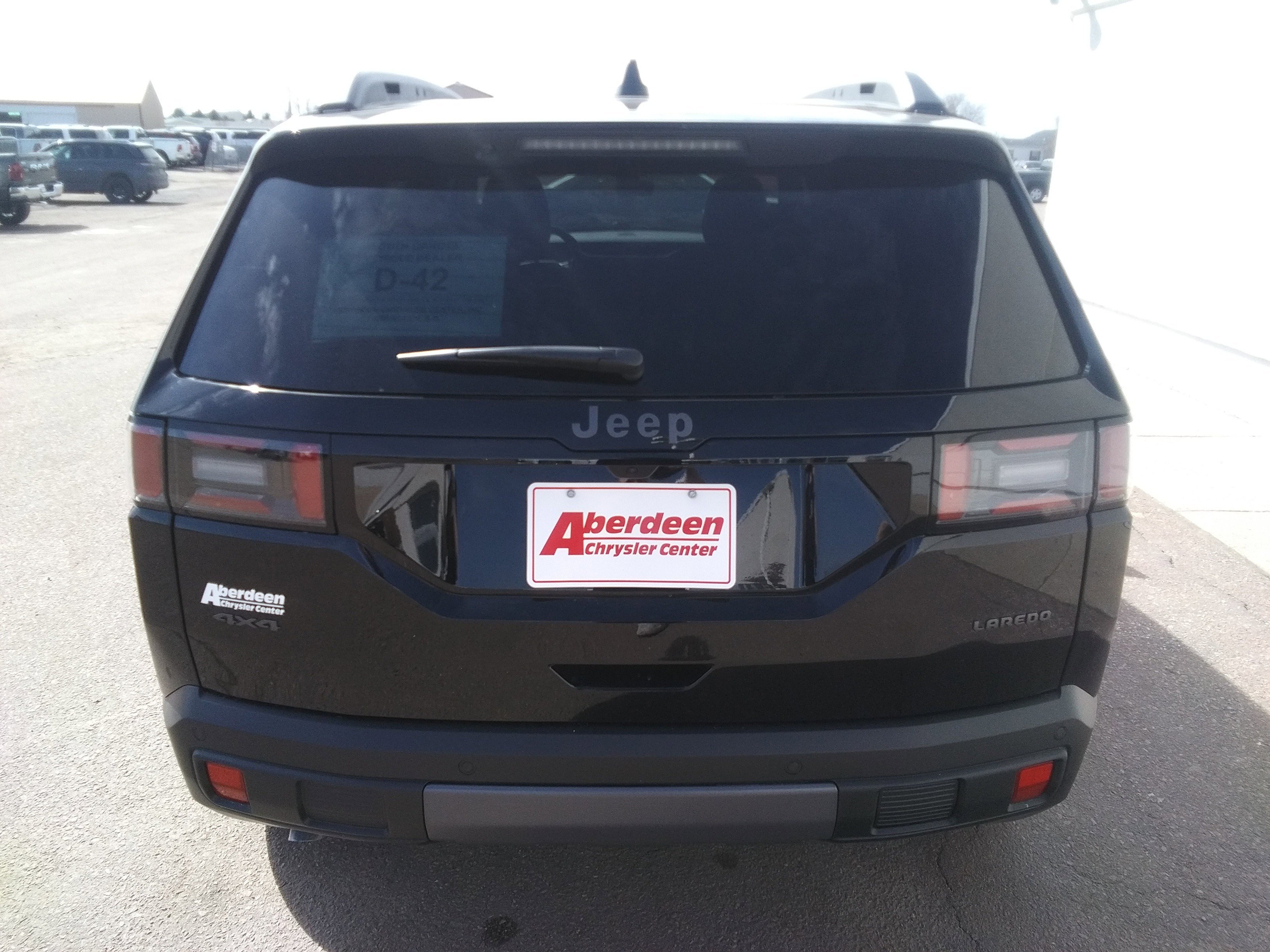 New 2026 Diamond Black Crystal Pearl-Coat Exterior Paint Jeep Laredo image 6