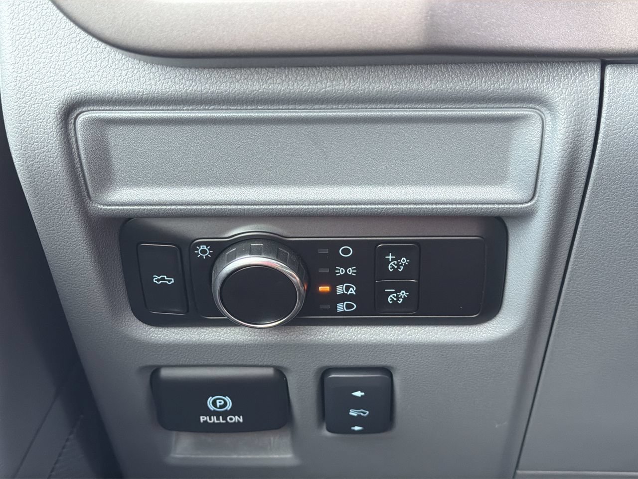 Used 2025 Gray Metallic Ford XLT image 26