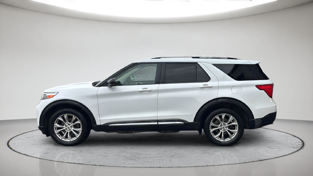 Used 2021 White Ford Limited image 13
