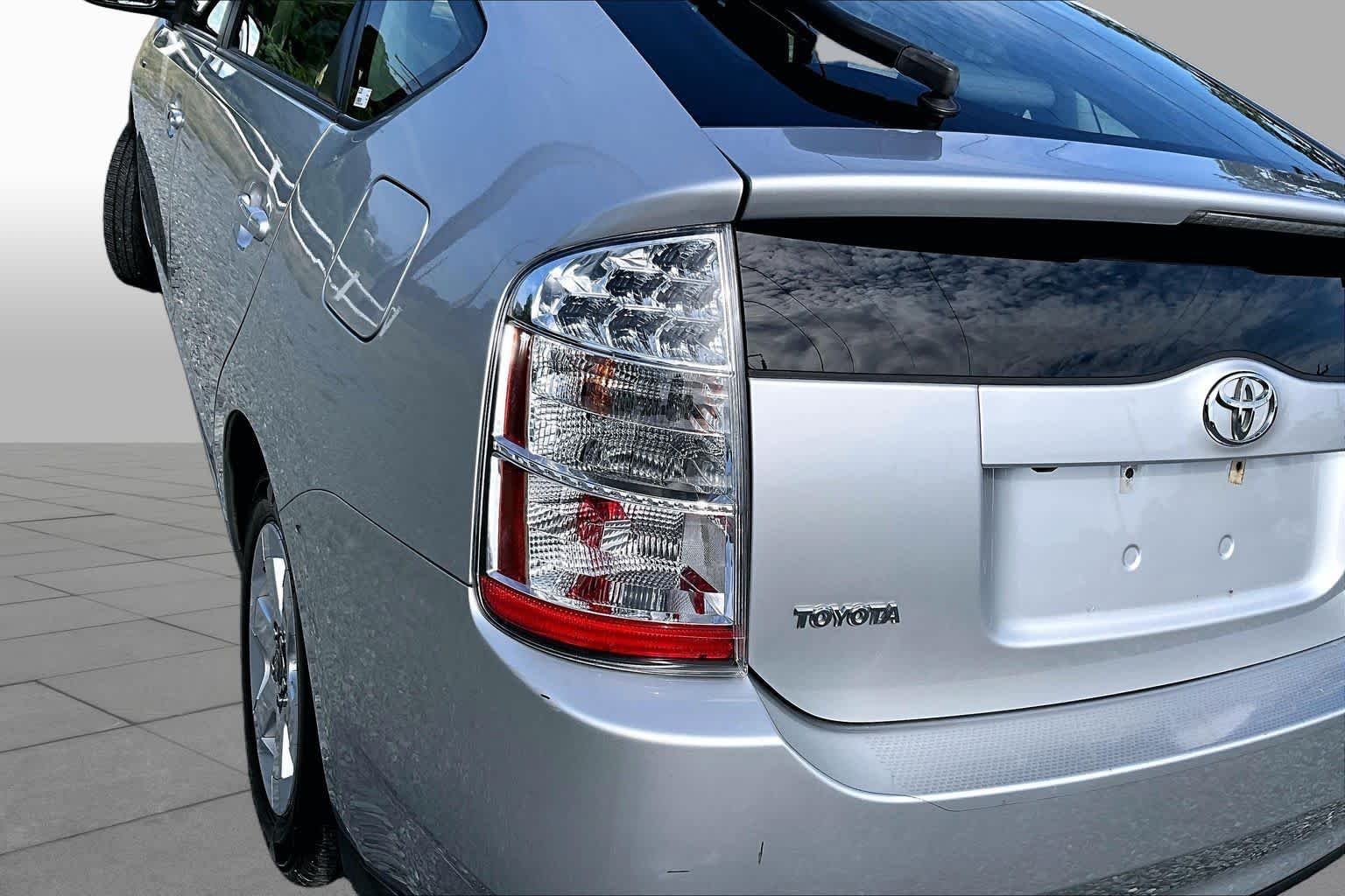 Used 2008 Classic Silver Metallic Toyota  image 28