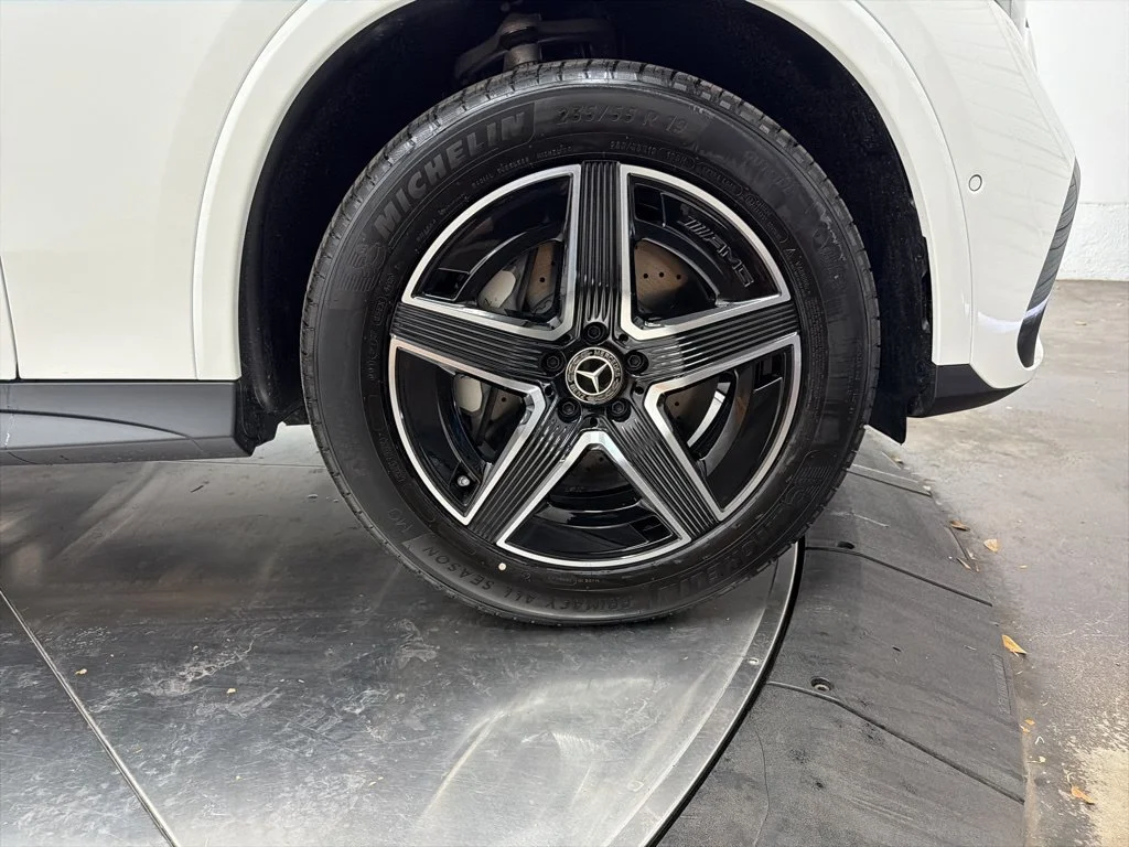 Used 2026 White Mercedes-Benz GLC 300 image 9