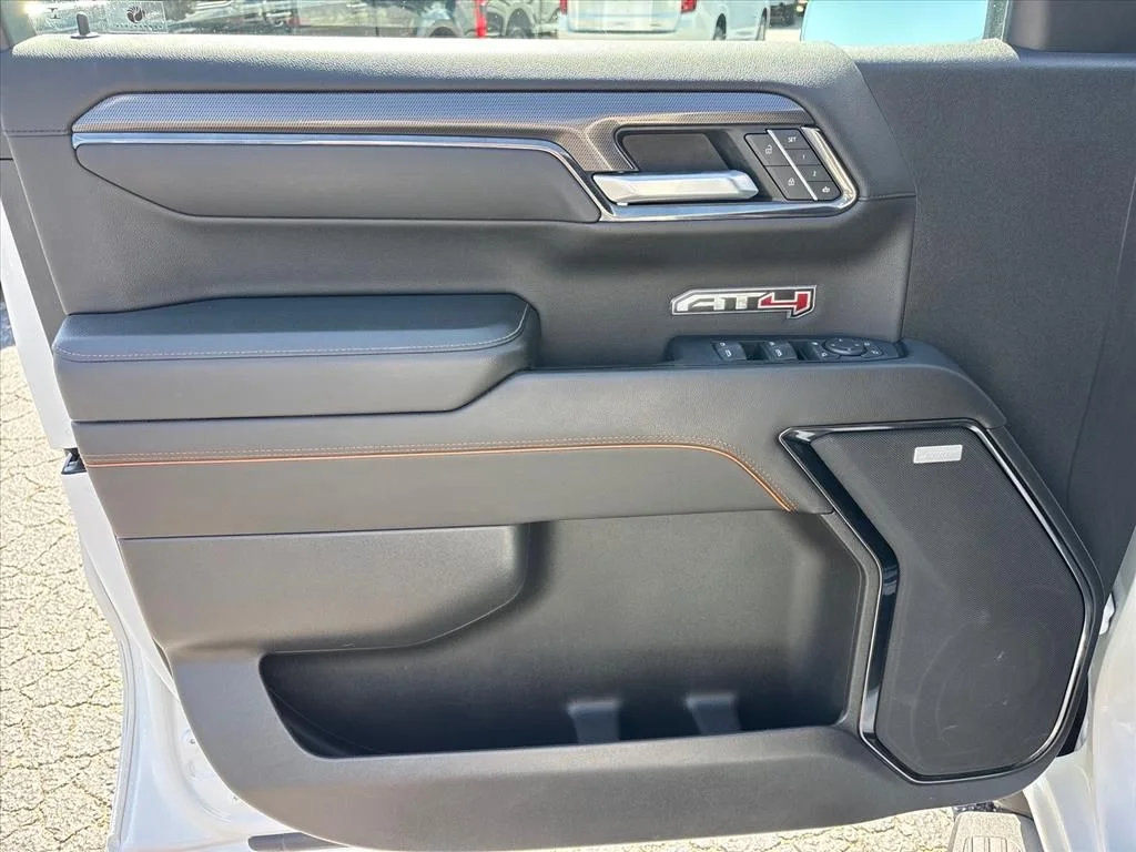 Used 2022 White GMC AT4 image 25