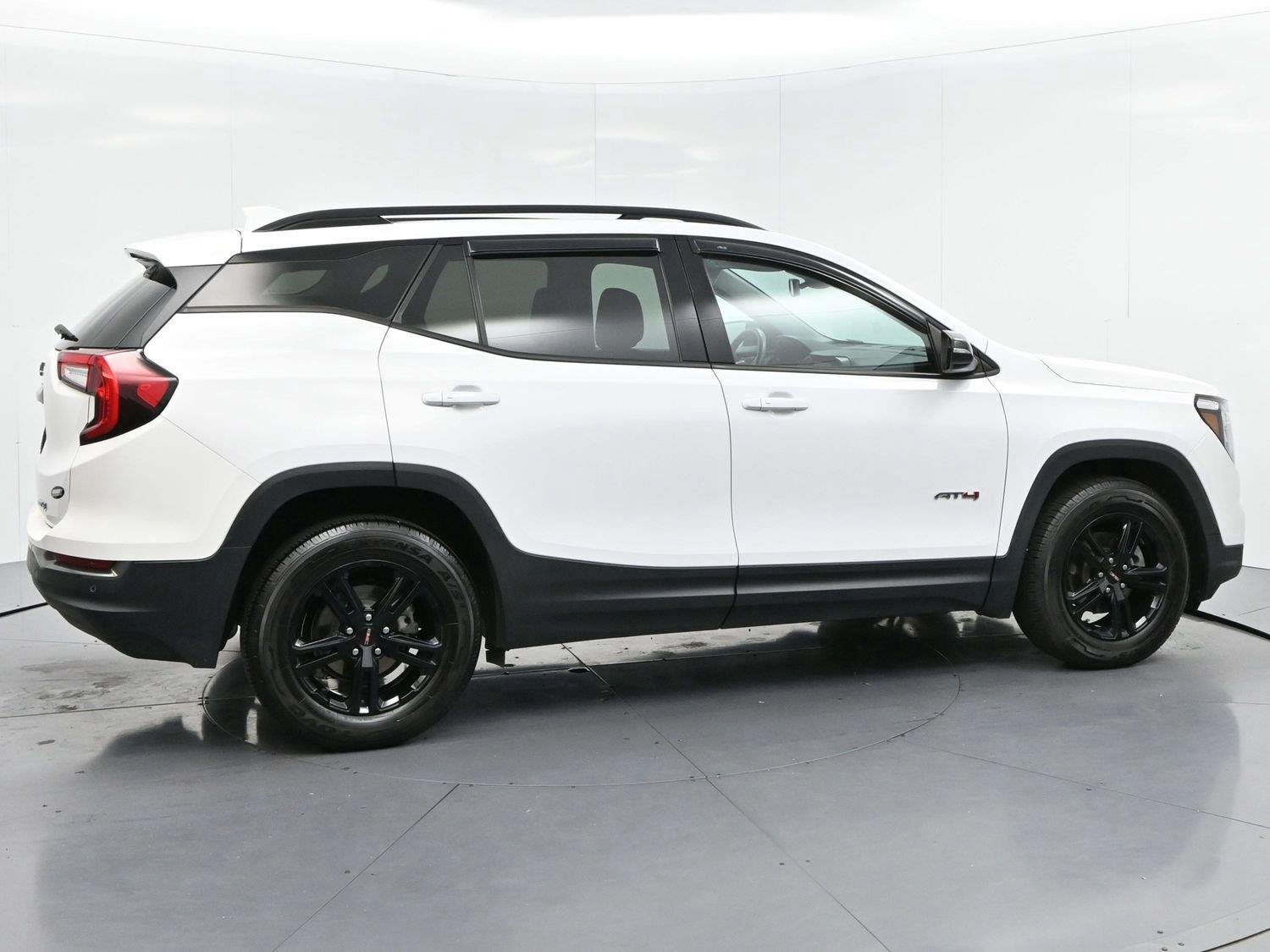 Used 2022 Summit White GMC AT4 image 8