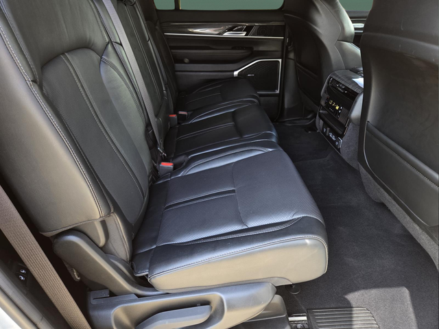 Used 2022 Silver Jeep Series III image 35