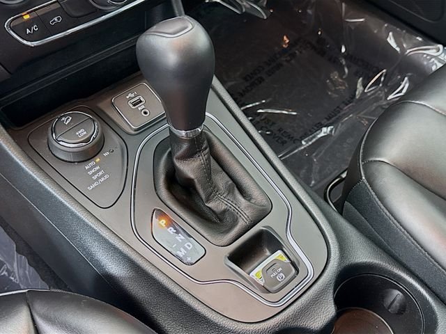 Used 2019 Black Jeep Latitude Plus image 16
