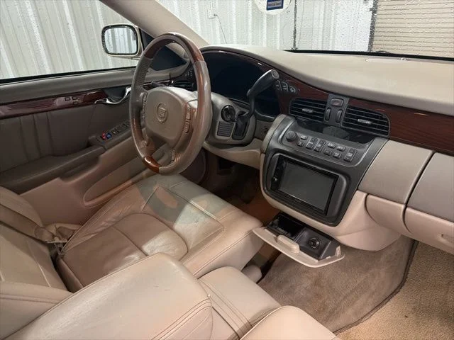 Used 2005 Light Cashmere Cadillac DHS image 23