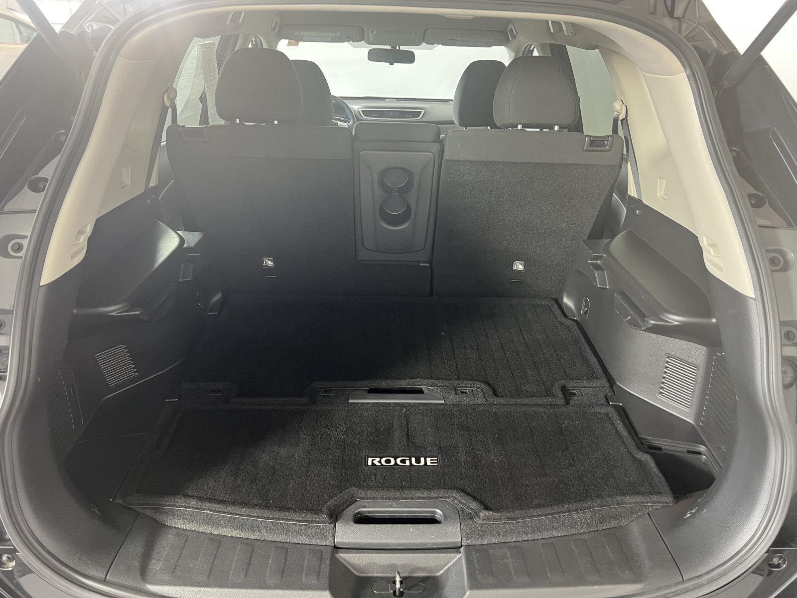 Used 2016 Magnetic Black Nissan SV image 21