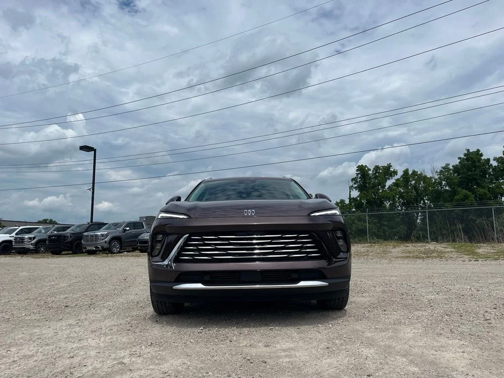 Used 2024 Amethyst Metallic Buick Preferred image 4
