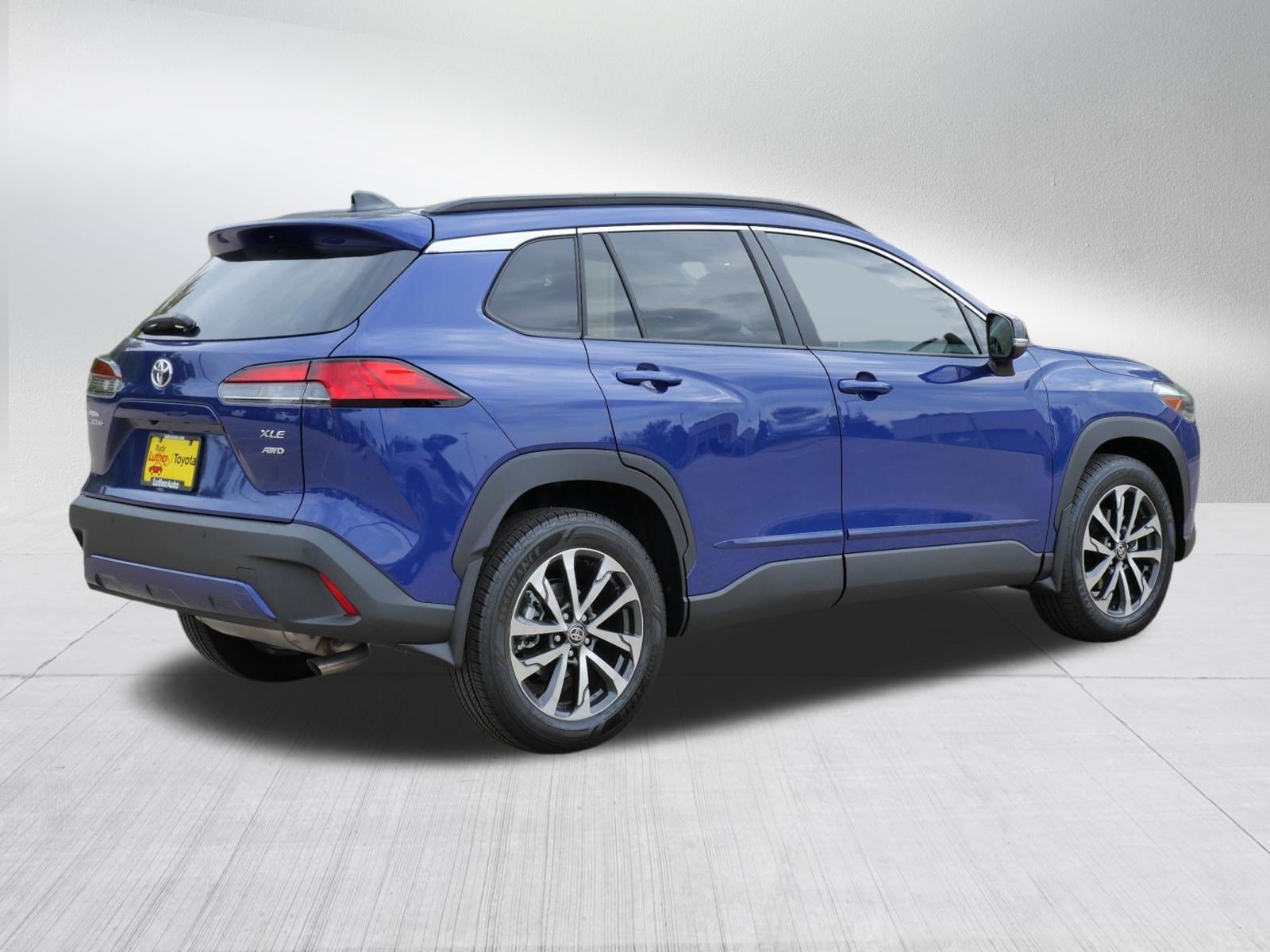 Used 2025 Blue Crush Metallic Toyota XLE image 8