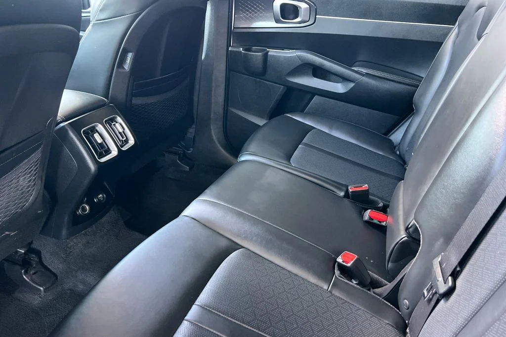 Used 2022 White Kia S image 15