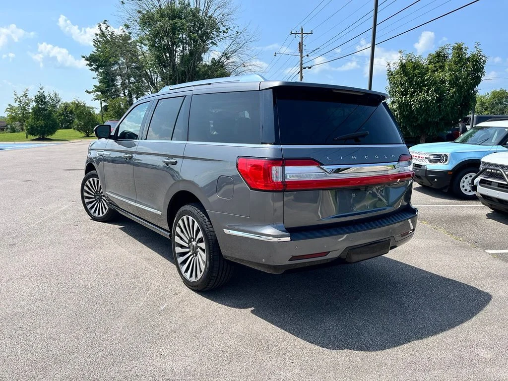 Used 2021 Gray Lincoln Reserve image 4
