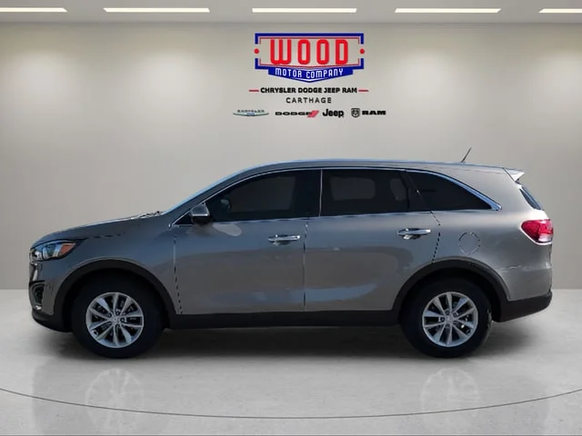 Used 2017 Titanium Silver Kia L image 6