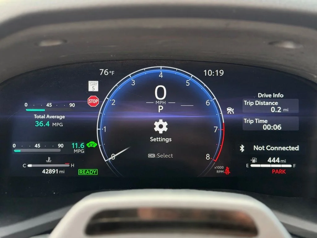 Used 2025  Toyota XLE image 14