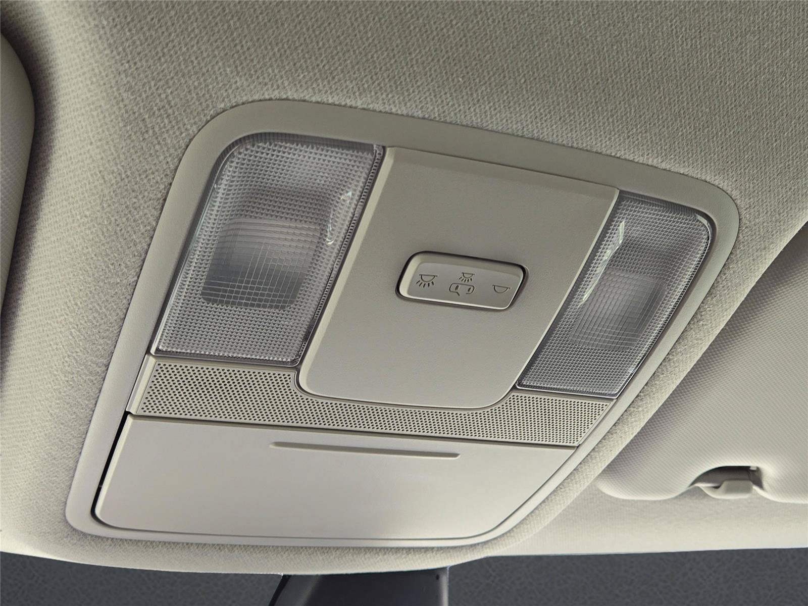 Used 2020 White Kia S image 27