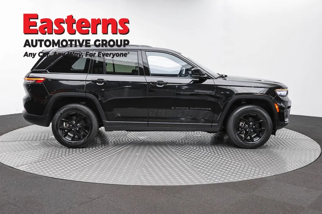 Used 2025 Black Jeep Altitude image 4