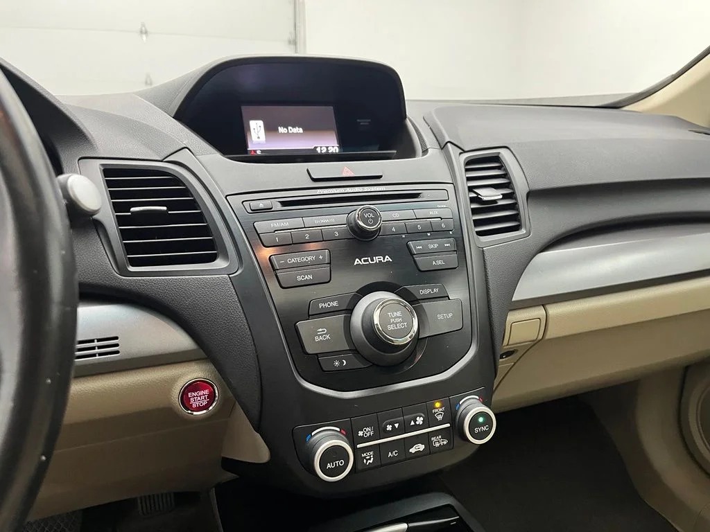 Used 2018  Acura Base image 27