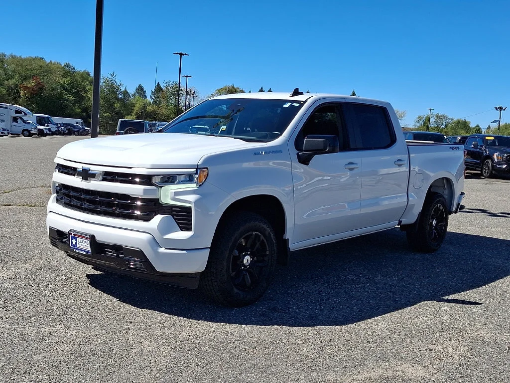 Used 2026 Summit White Chevrolet RST image 6