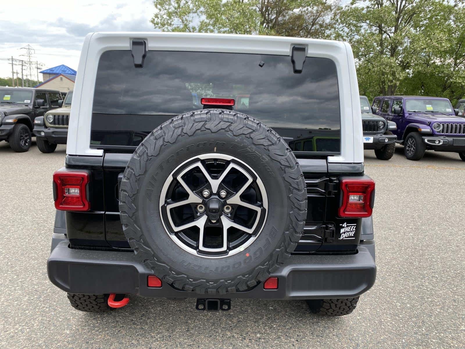 New 2026 Black Clear-Coat Exterior Paint Jeep Rubicon image 4