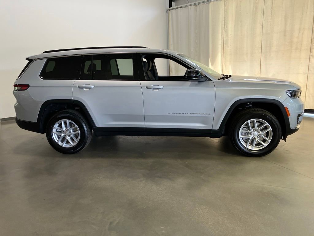 New 2026 Silver Zynith Exterior Paint Jeep Laredo X image 29