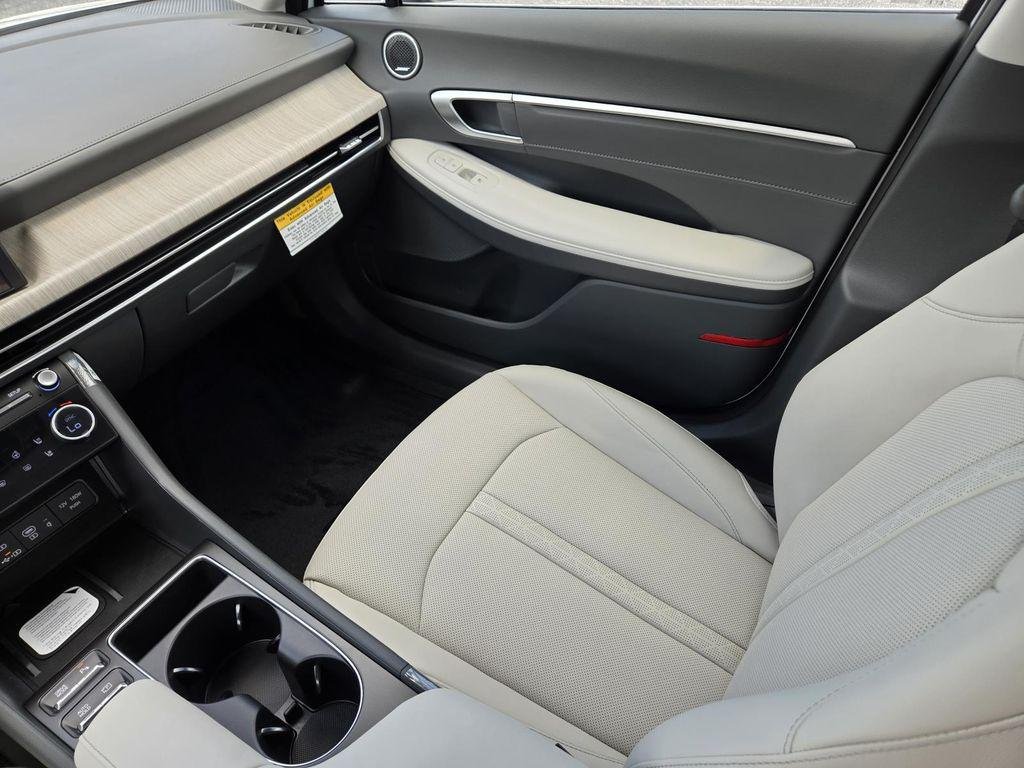 New 2026 White Hyundai Limited image 19