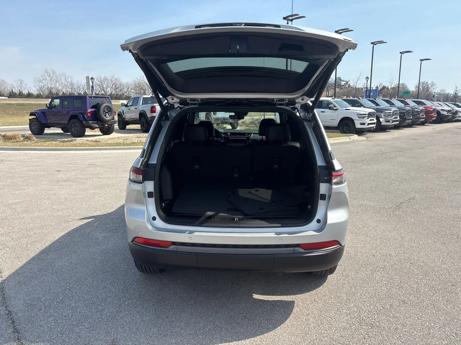 New 2026 Silver Zynith Jeep Laredo Altitude image 11