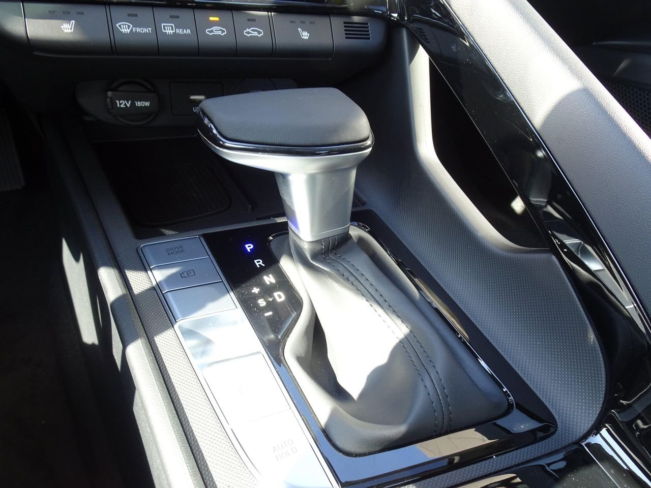 New 2025 Black Hyundai SEL Convenience image 13