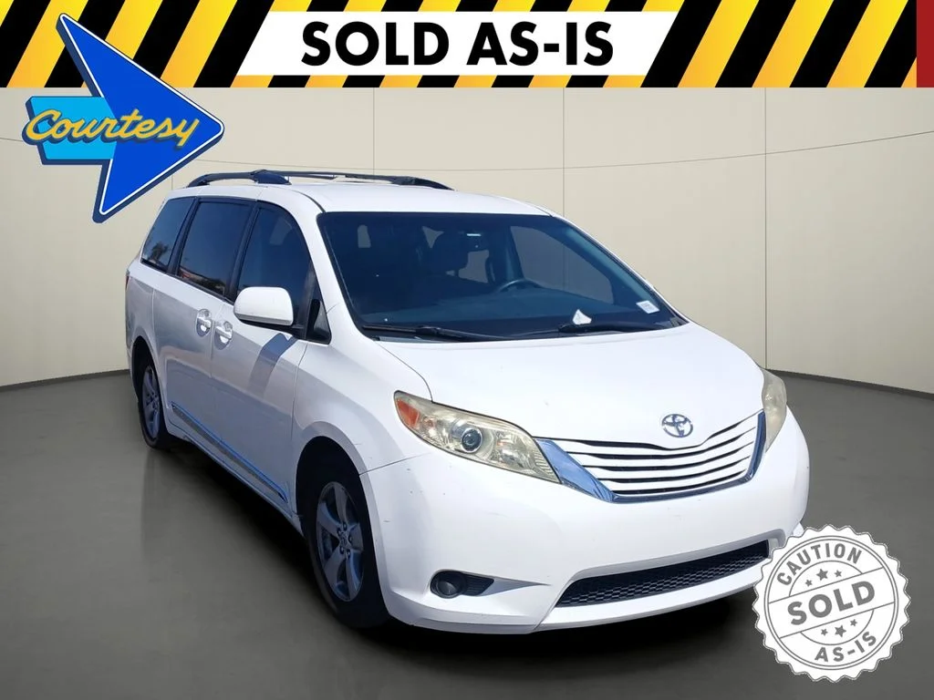 2015 Toyota Sienna LE V6 7-Passenger Access Seat's photo