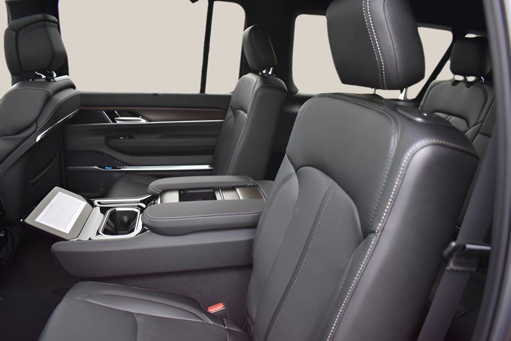 Used 2023 Black Jeep Base image 13