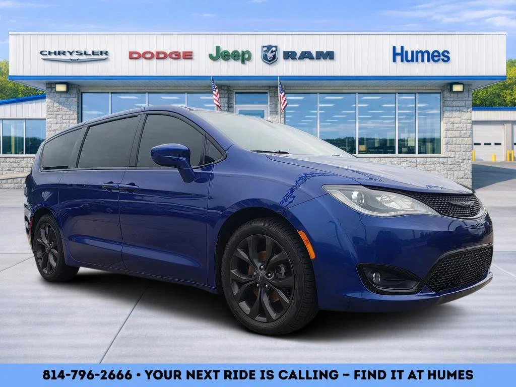 2019 Chrysler Pacifica Touring Plus's photo