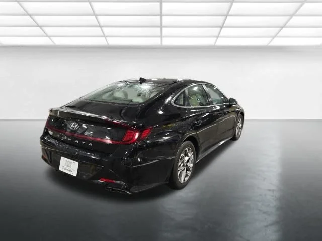 Used 2021 Black Hyundai SEL image 5